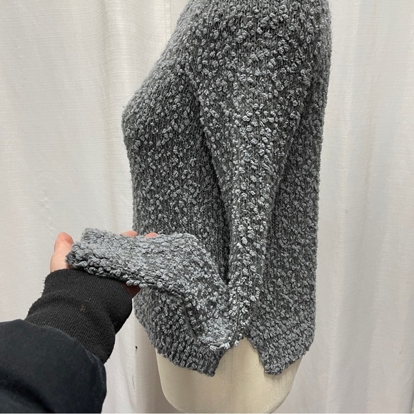 Hollister Women’s SZ M Fuzzy Soft Gray Glitter Thread Sweater - Picture 3 of 11